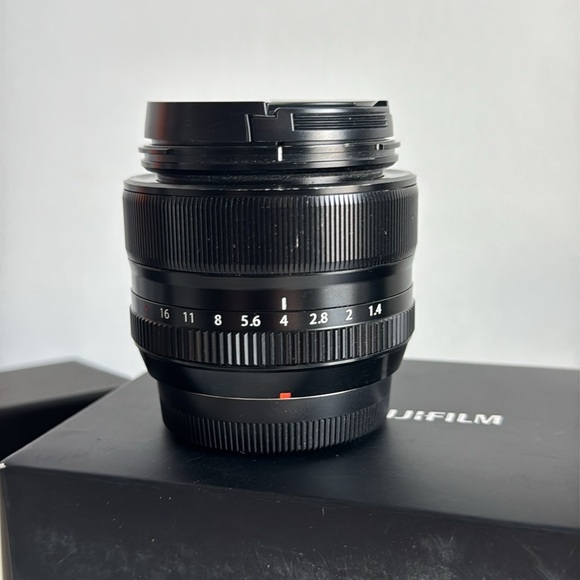 Fujifilm XF 35mm 1.4 R Lens, barely used - Picture 4 of 6